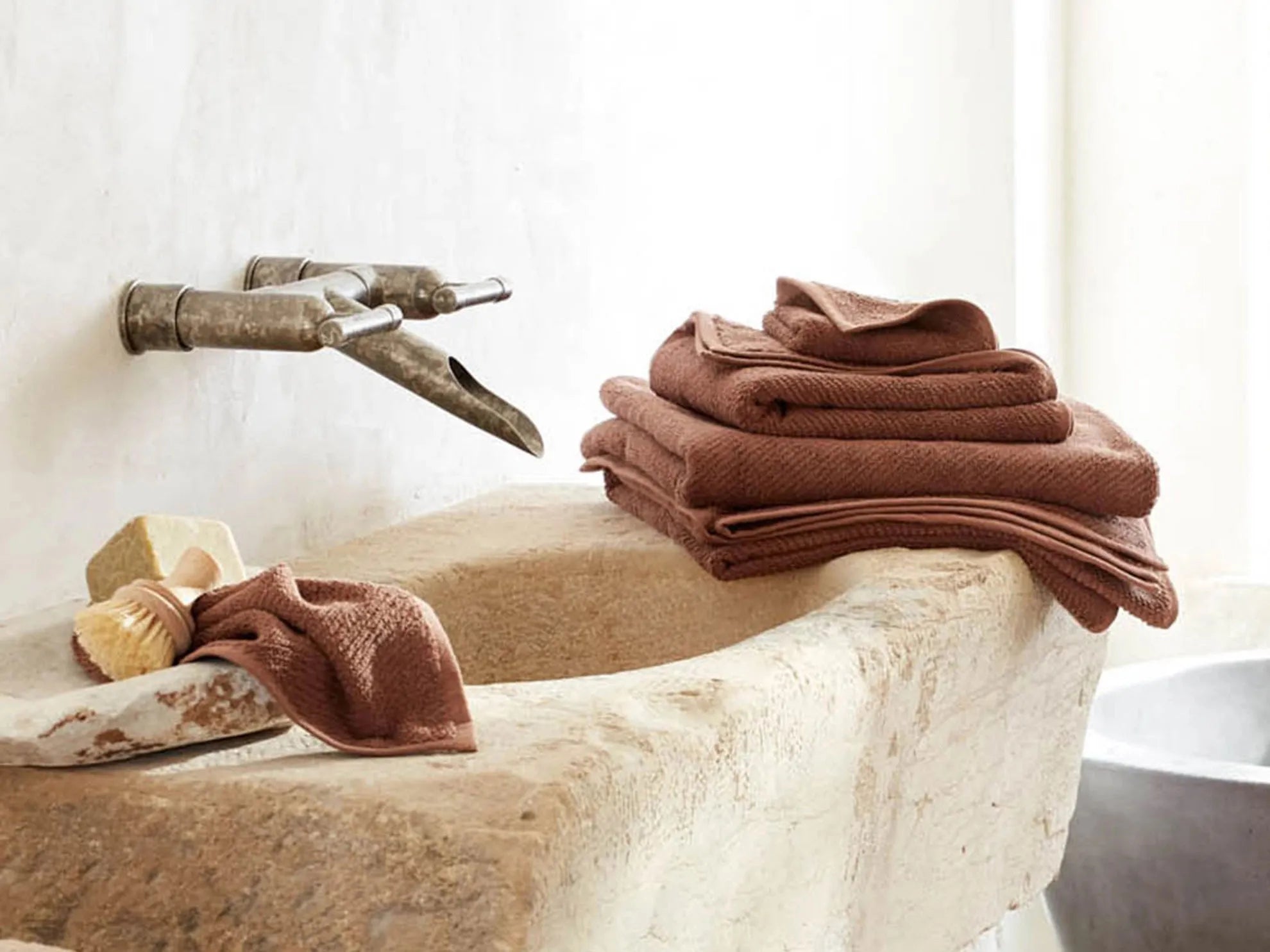 Premium bath towels collection in luxury cotton and linen from Casa Marella