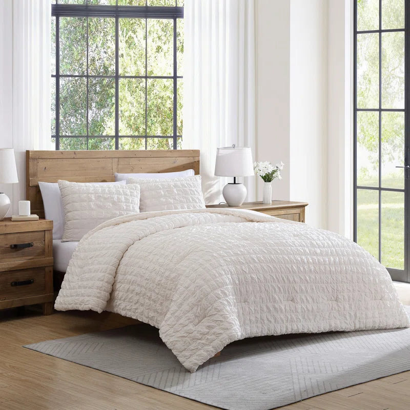Valenza 3-Piece Comforter Set - Texture Close-Up