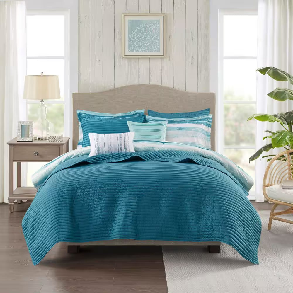 Coastal comforter set in aqua and teal - Soft hypoallergenic bedding for all seasons