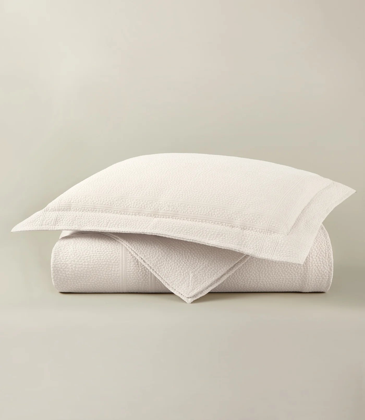Montauk Matelassé Coverlet in Pearl – 100% long-staple cotton – Peacock Alley Casa Marella