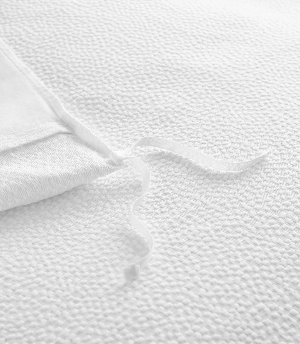 Montauk Matelassé Duvet Cover in White – 100% long-staple cotton – Peacock Alley