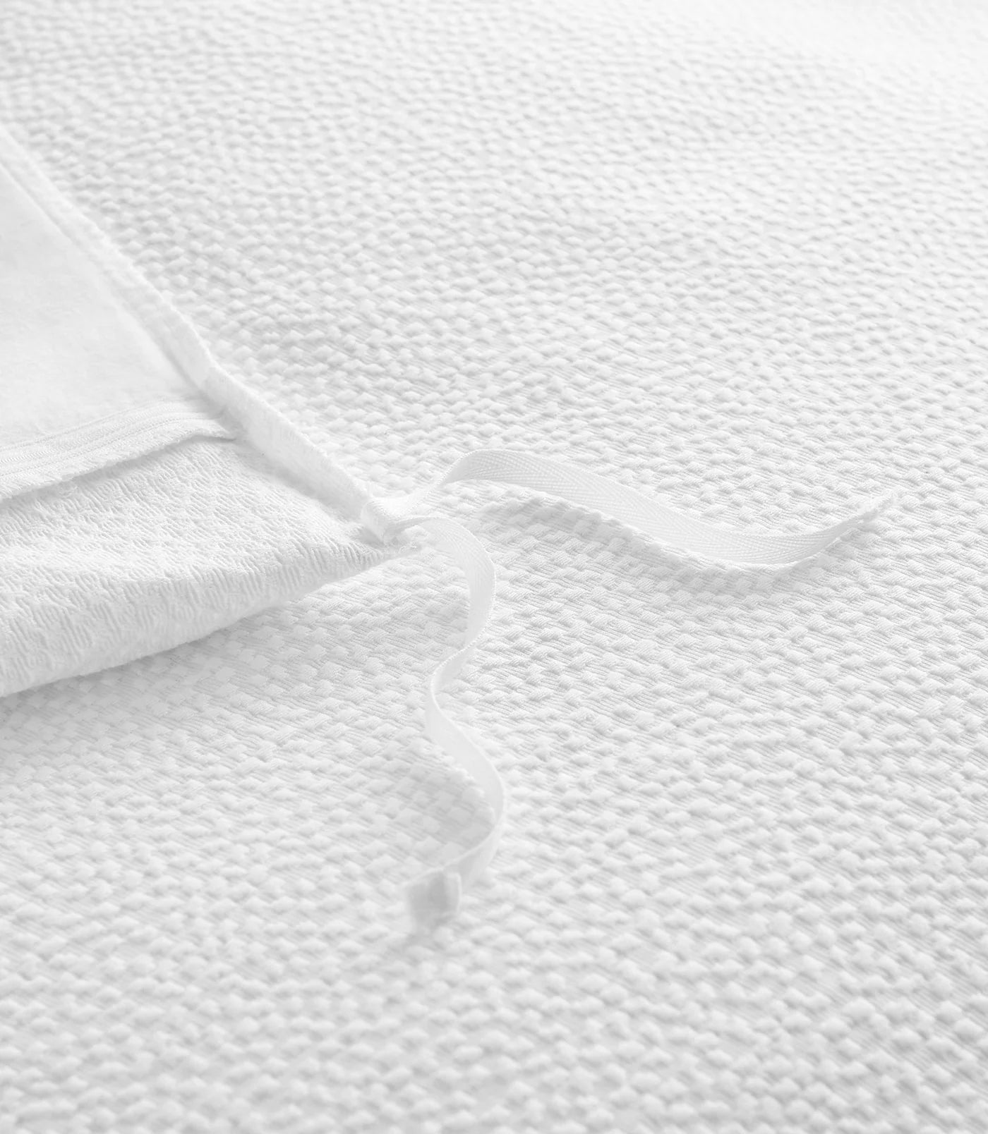 Montauk Matelassé Duvet Cover in White – 100% long-staple cotton – Peacock Alley