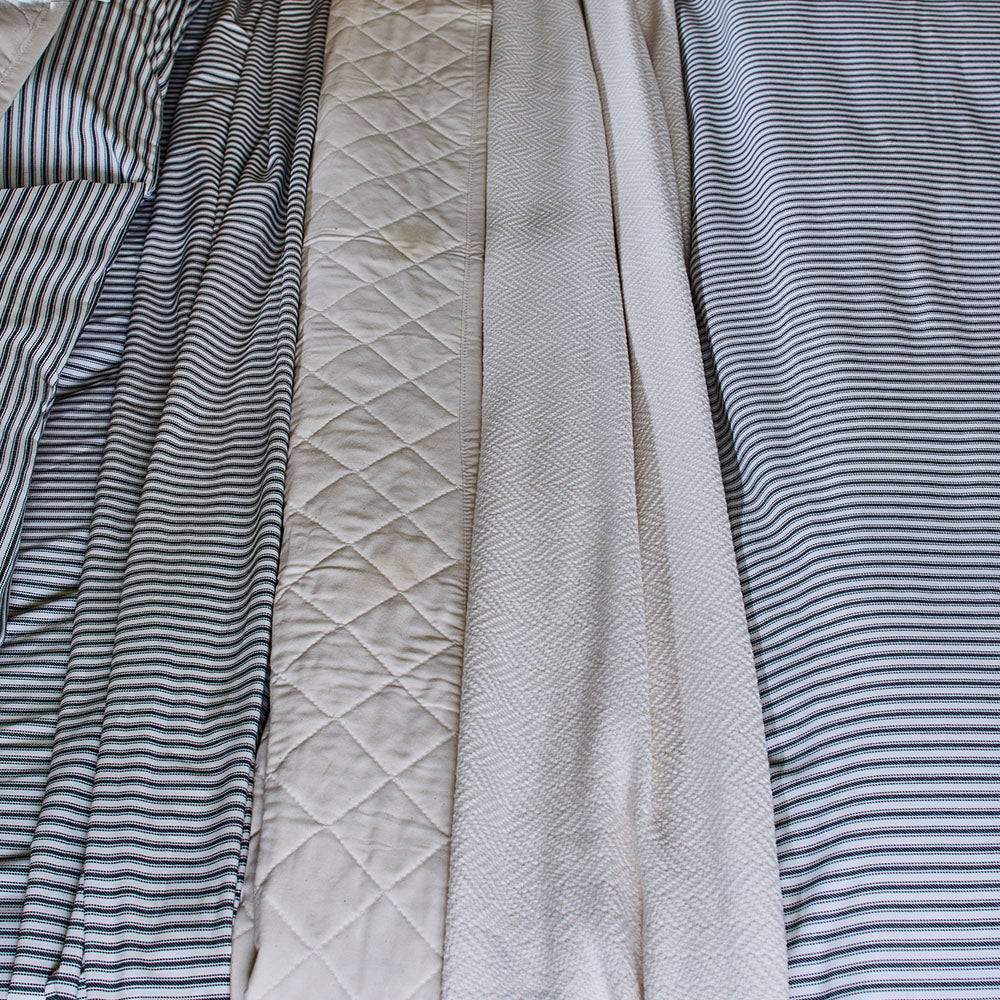 Classic Heirloom Quilt full bed view – 1920s American design, Red Land Cotton